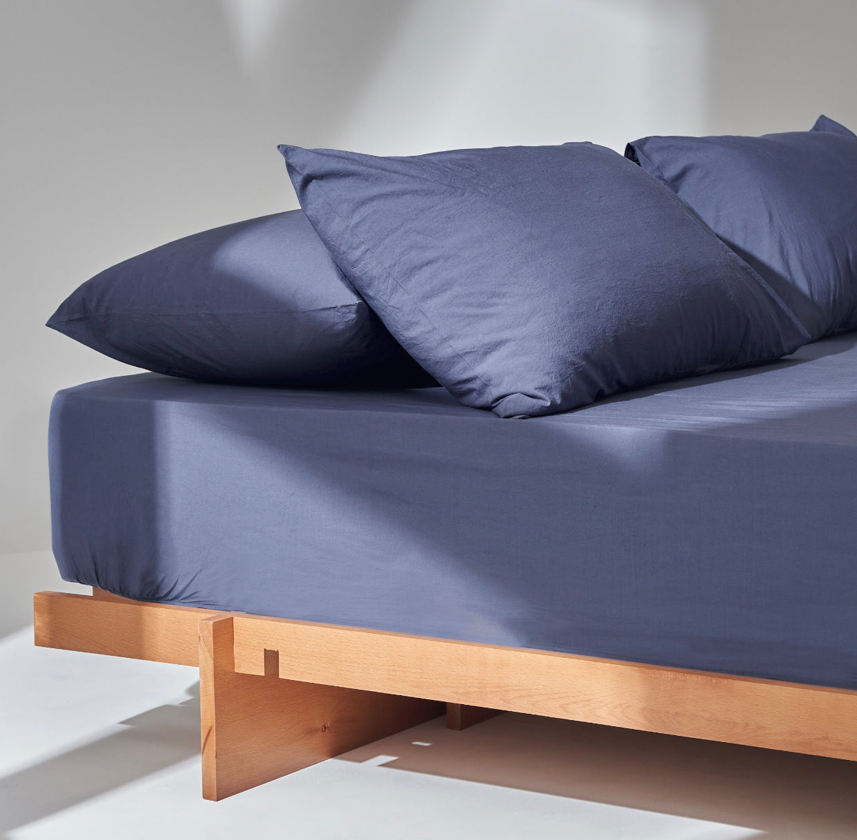 Washed Cotton Fitted Sheet set in Navy