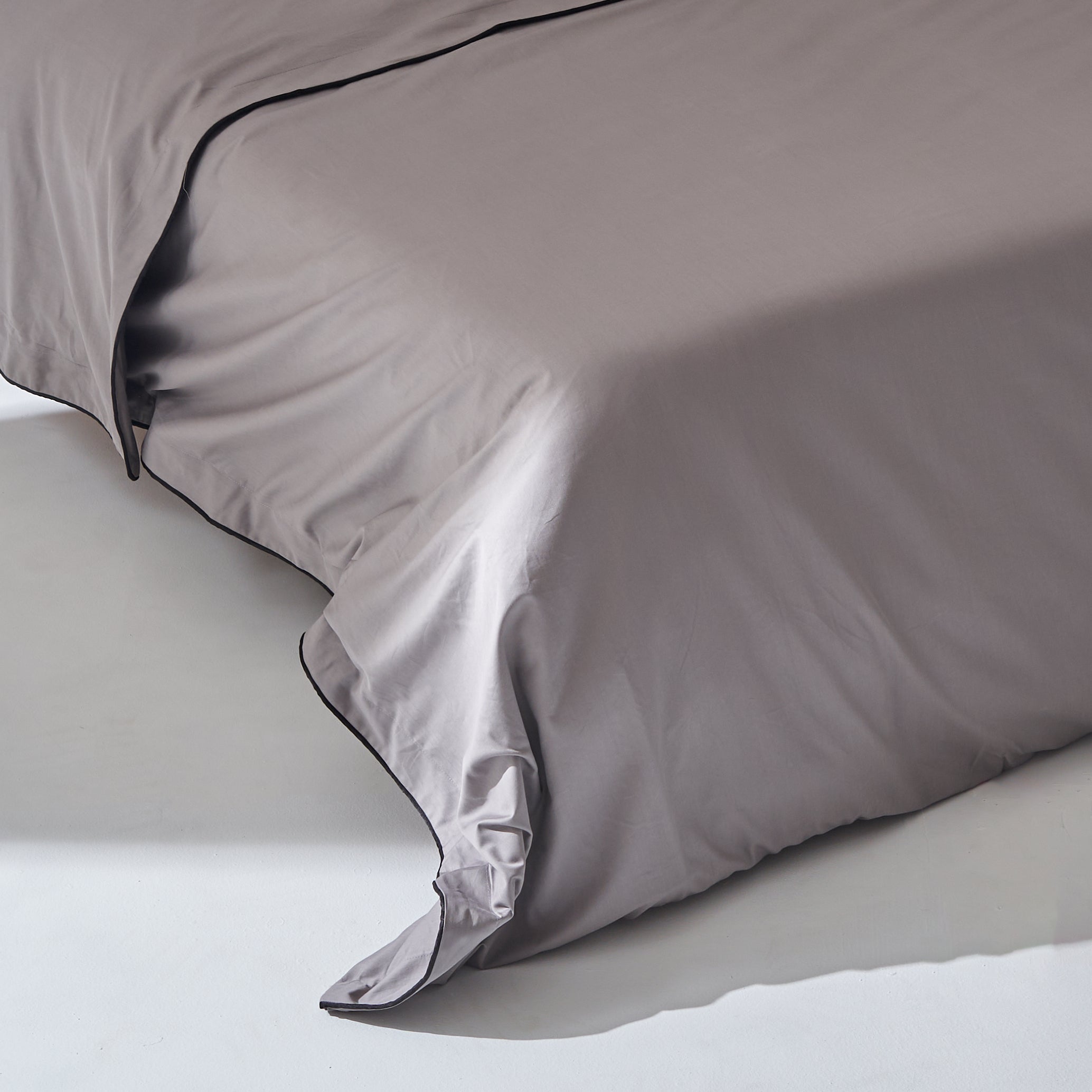 Sateen Double Piping Duvet set in Black