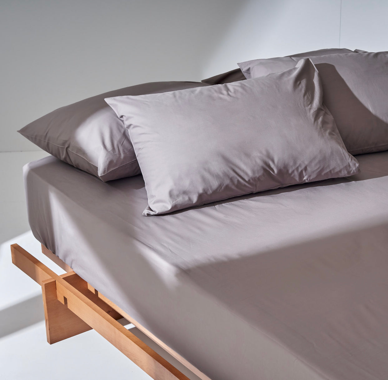 Percale Fitted Sheet set in Grey