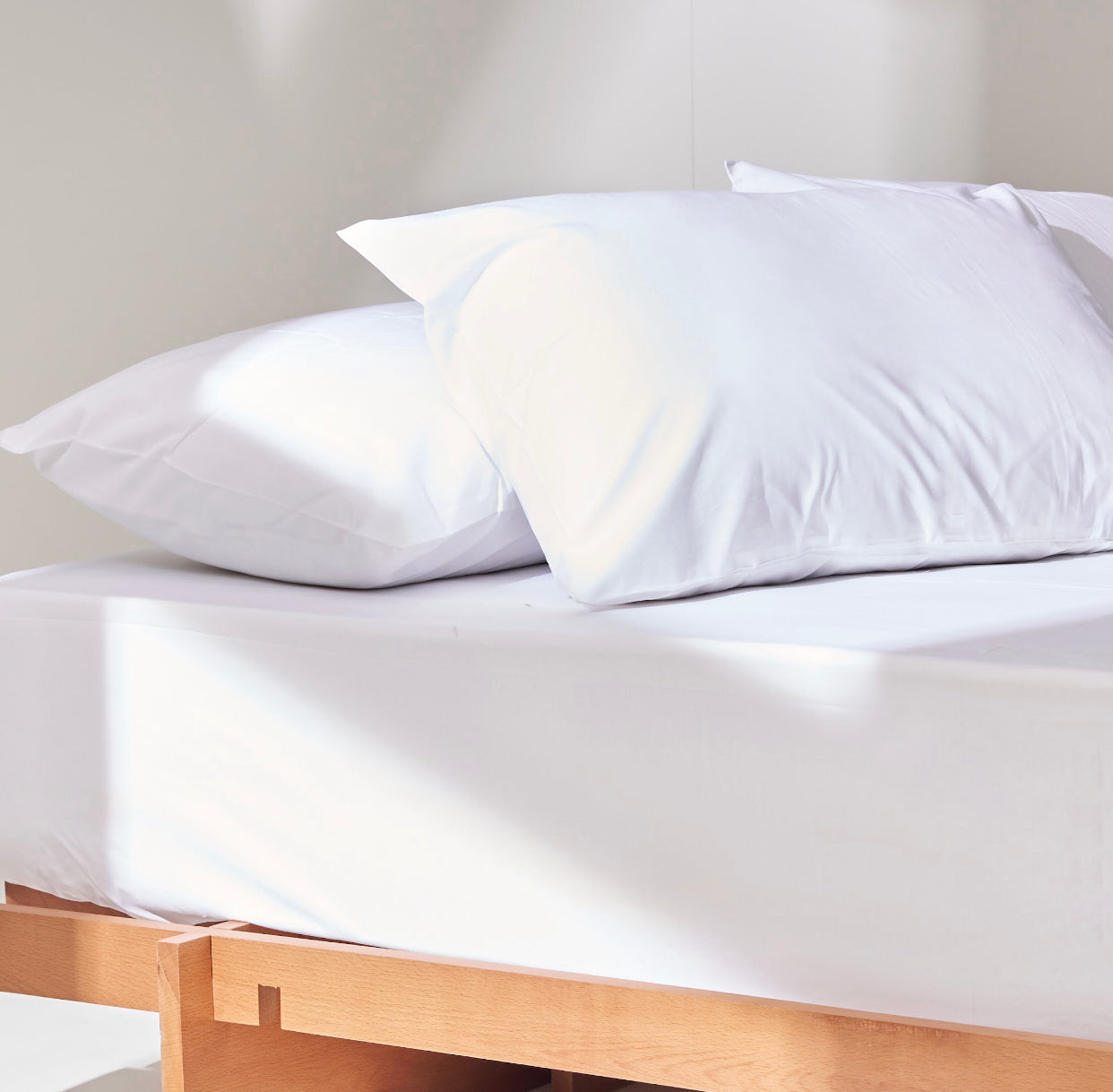 Percale Fitted Sheet set in White