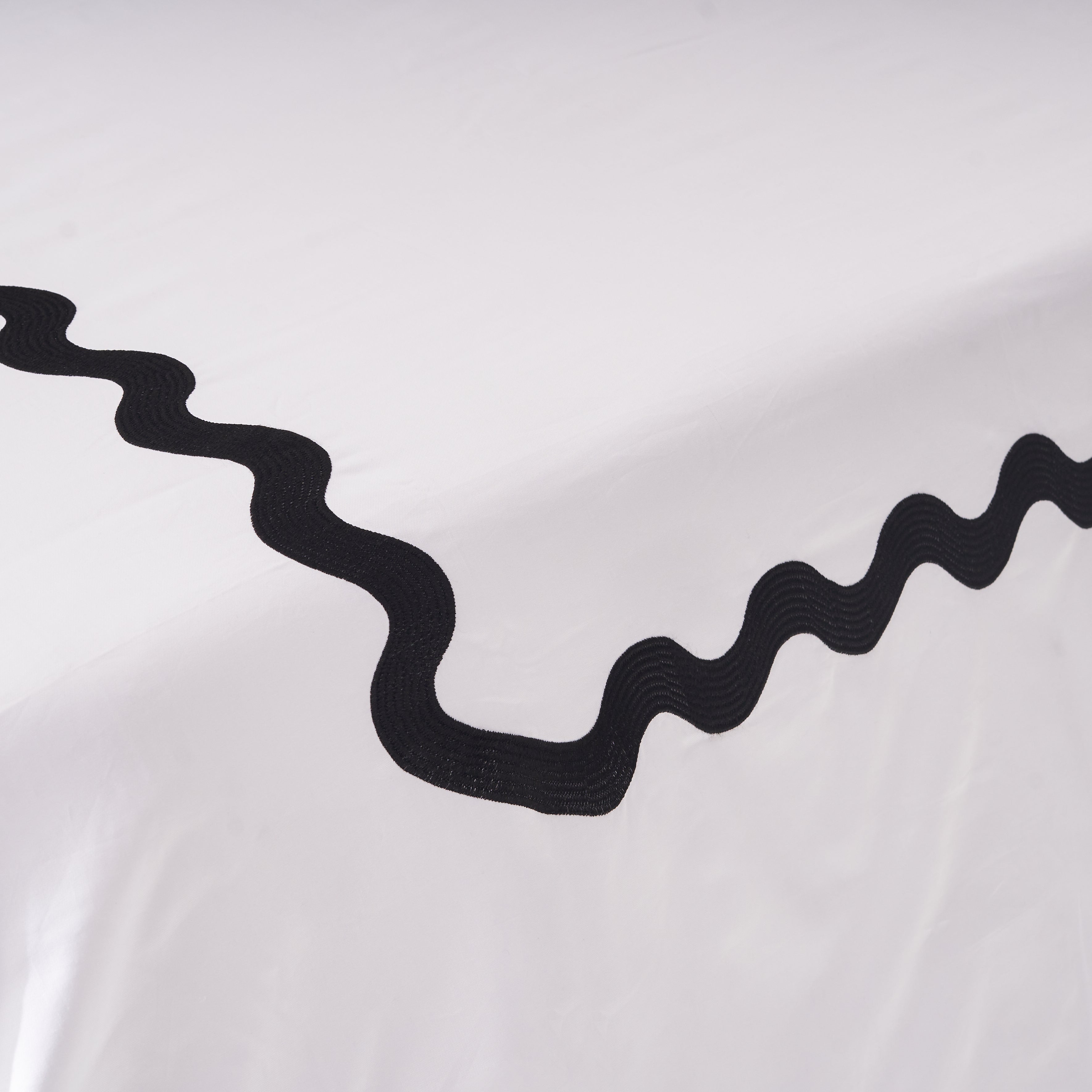 Sateen Zizgag Embroidered Duvet set in Black